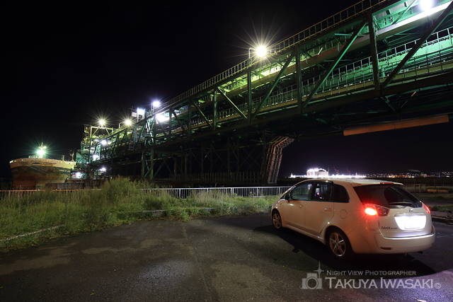 八太郎3号ふ頭緑地に車を停めて工場夜景を観賞の画像