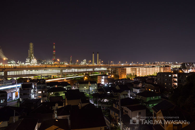 根岸加曽台七曲り坂の工場夜景スポット写真（1）