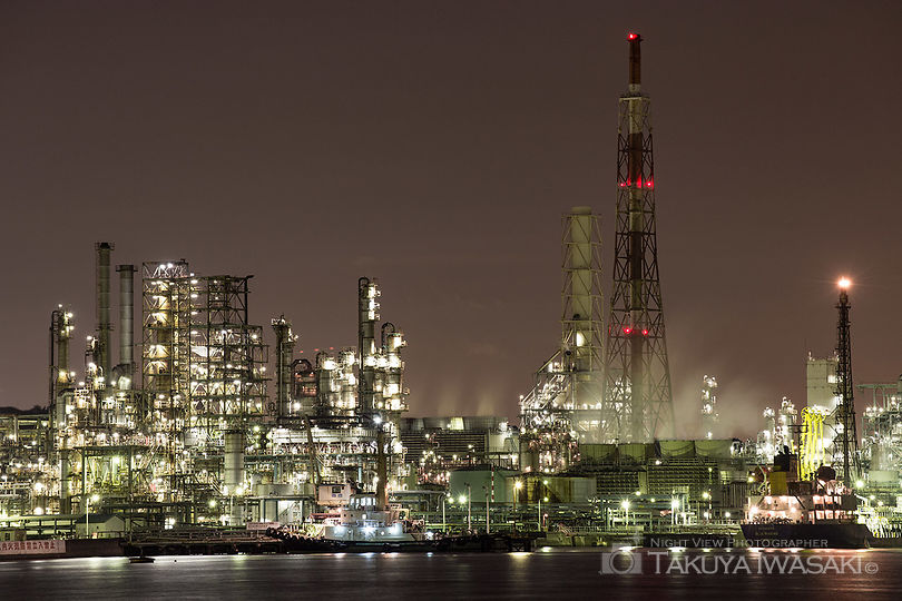 新磯子町 東京ガス 根岸LNG基地前の工場夜景スポット写真（3）