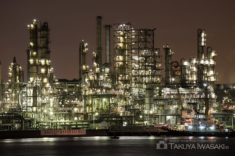 新磯子町 東京ガス 根岸LNG基地前の工場夜景スポット写真（4）