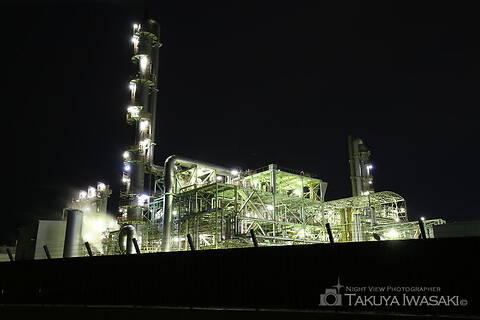 日本触媒前の工場夜景スポット写真（1）class=