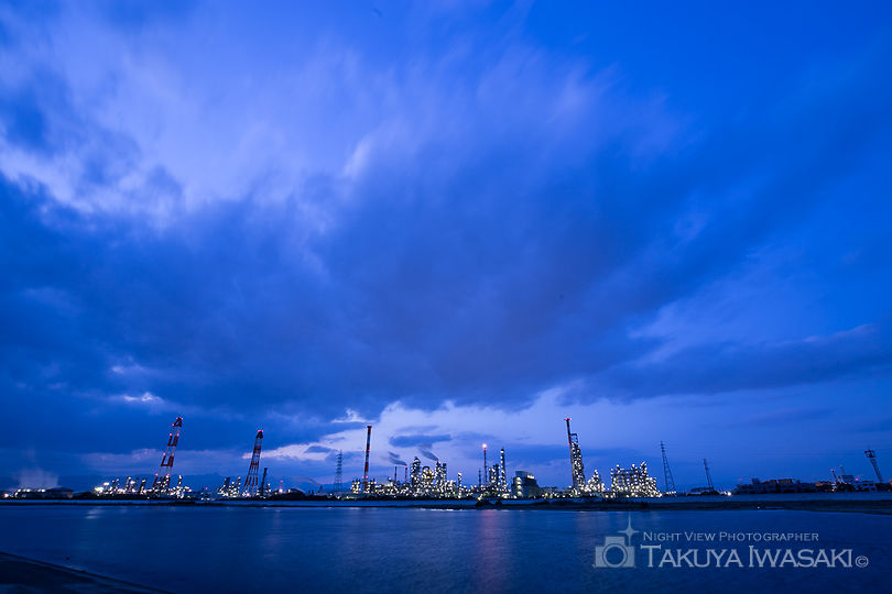 磯津堤防突堤の工場夜景スポット写真（1）