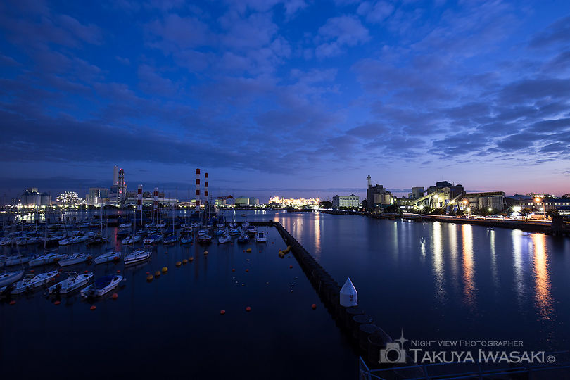 磯子・海の見える公園の工場夜景スポット写真（1）