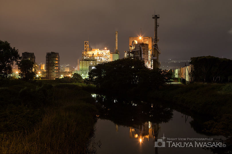新滝川橋の工場夜景スポット写真（1）
