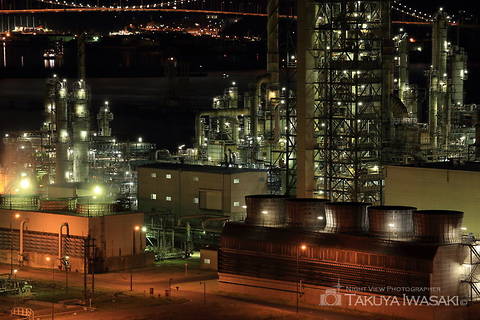 国道37号線・白鳥湾展望台付近の工場夜景スポット写真（4）class=