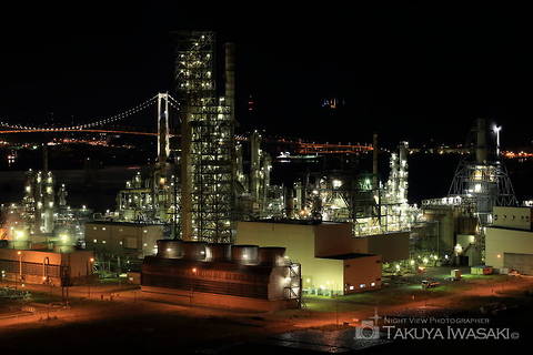 国道37号線・白鳥湾展望台付近の工場夜景スポット写真（5）class=