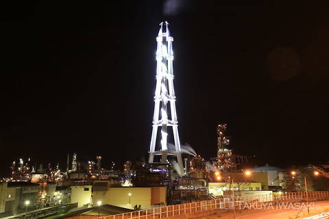 国道37号線・白鳥大橋交差点付近の工場夜景スポット写真（1）class=