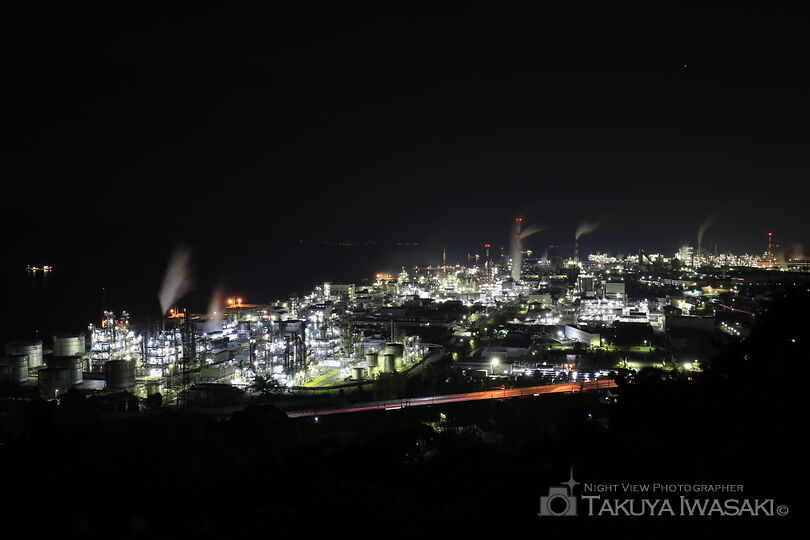 小方町小方の工場夜景スポット写真（1）