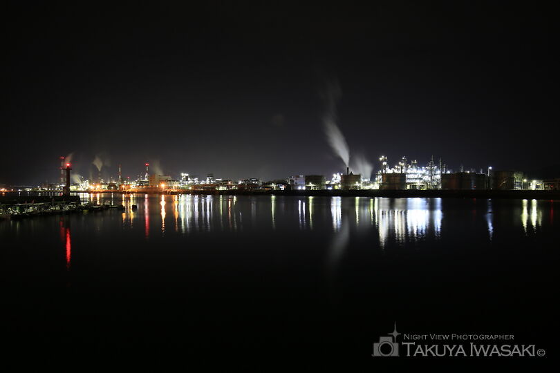 小方港の工場夜景スポット写真（1）
