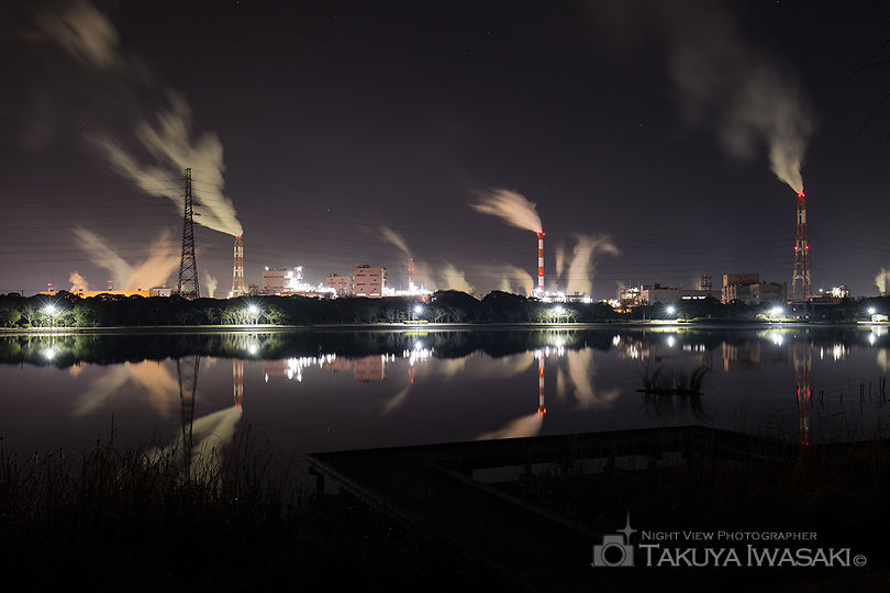 神之池緑地公園の工場夜景スポット写真（1）