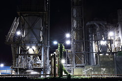 春日製紙工業前の工場夜景スポット写真（4）class=