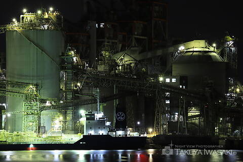 港町の工場夜景スポット写真（3）class=