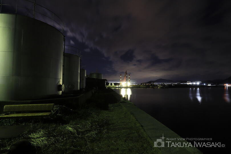 港町の工場夜景スポット写真（5）