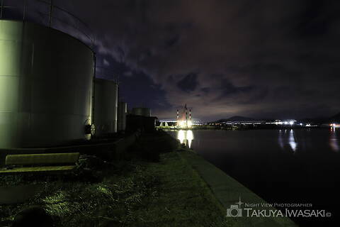 港町の工場夜景スポット写真（5）class=