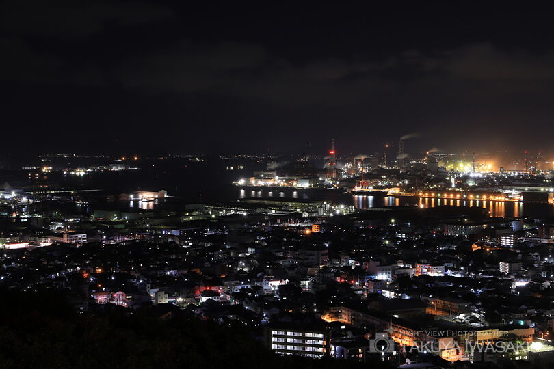 高塔山公園の工場夜景スポット写真（1）