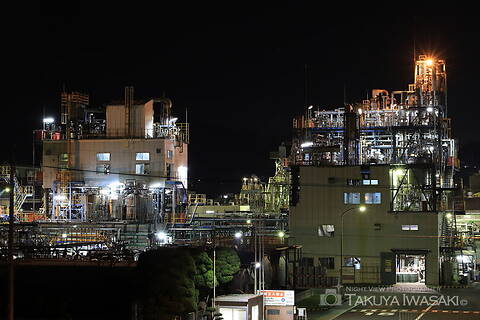 イハラニッケイ化学工業前の工場夜景スポット写真（5）class=