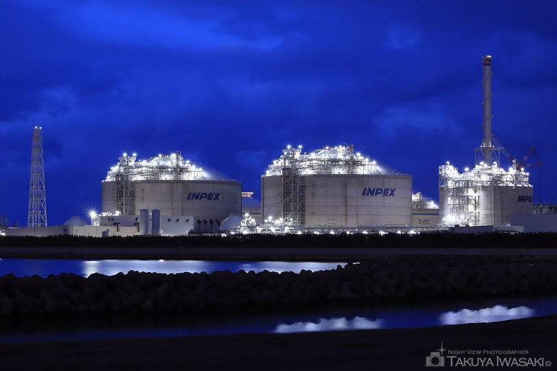 黒井漁港の工場夜景スポット写真（1）