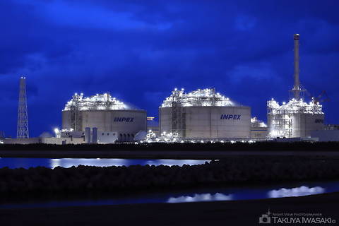 黒井漁港の工場夜景スポット写真（1）class=