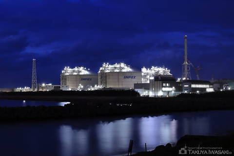 黒井漁港の工場夜景スポット写真（2）class=