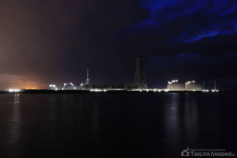 黒井突堤の工場夜景スポット写真（1）class=