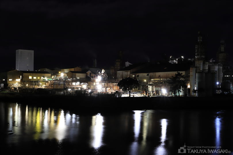 みなと大橋の工場夜景スポット写真（1）