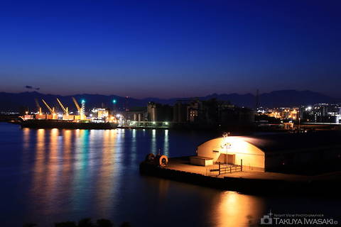 富士と港の見える公園の工場夜景スポット写真（4）class=