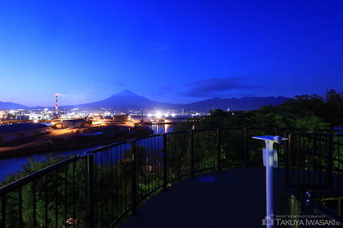 富士と港の見える公園の工場夜景スポット写真（5）class=
