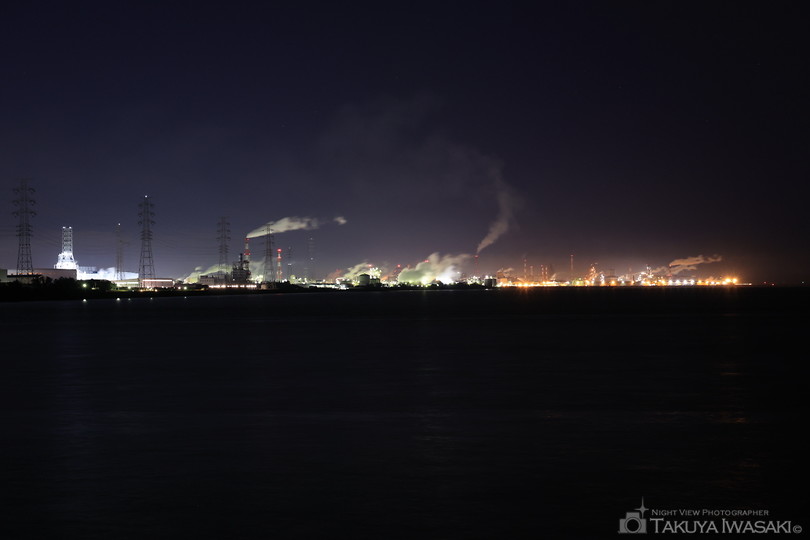 東播磨港伊保灯台の工場夜景スポット写真（3）