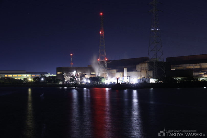 東播磨港伊保灯台の工場夜景スポット写真（4）