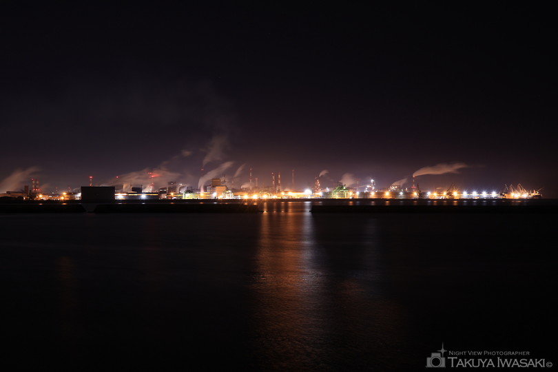 東播磨港高砂西防波堤灯台の工場夜景スポット写真（1）
