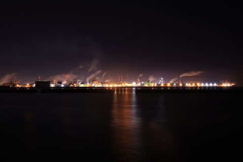 東播磨港高砂西防波堤灯台の工場夜景スポット写真（1）class=