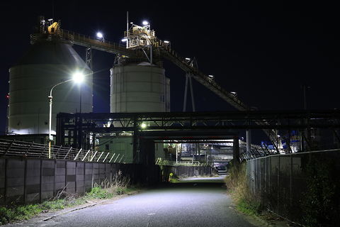 東播磨港高砂西防波堤灯台の工場夜景