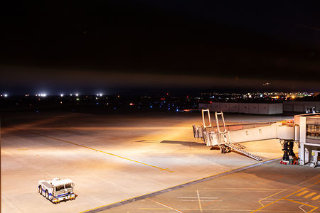 函館空港 送迎デッキの夜景スポット写真（2）class=