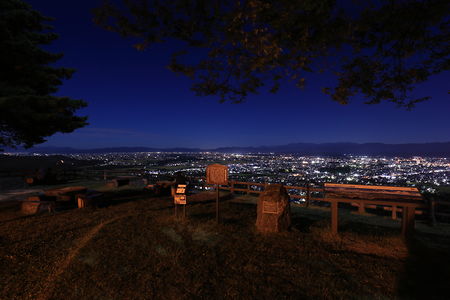 御成山公園の夜景スポット写真（3）class=