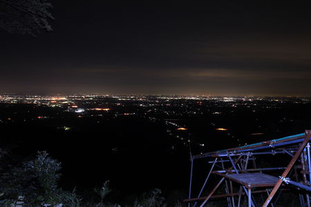 フルーツライン パラグライダージャンプ台前の夜景スポット写真（2）class=