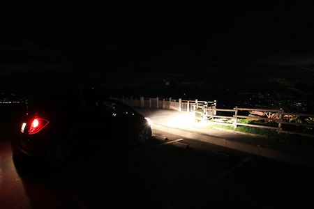 駐車場から夜景を望む