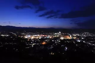 羊山公園 見晴らしの丘の夜景