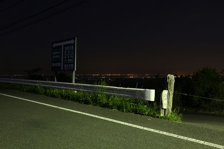 マザー牧場正門前の夜景スポット写真（3）class=