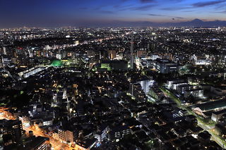 恵比寿ガーデンプレイスタワースカイラウンジの夜景スポット写真（2）class=