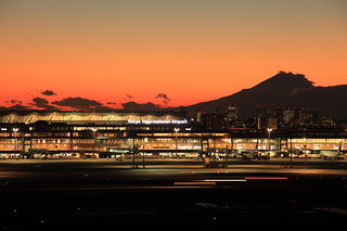 富士山と国際線旅客ターミナル
