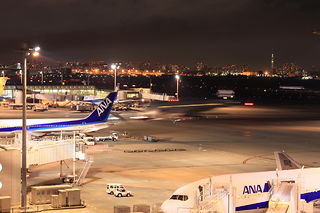 羽田空港 第2旅客ターミナル 展望デッキの夜景スポット写真（2）class=