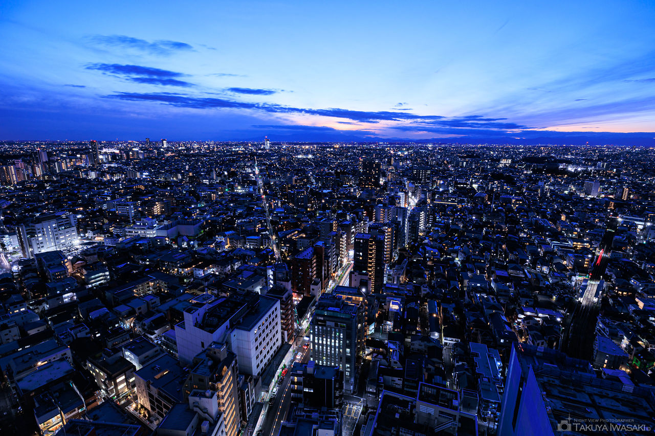 世田谷通りを中心に望む