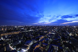 練馬区役所 展望ロビーの夜景スポット写真（1）class=