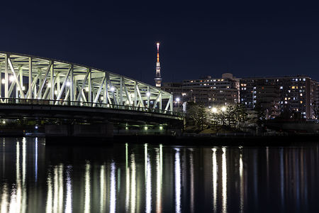 相生橋と東京スカイツリーを望む