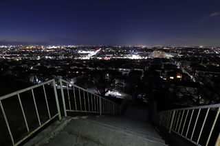 階段から見える夜景