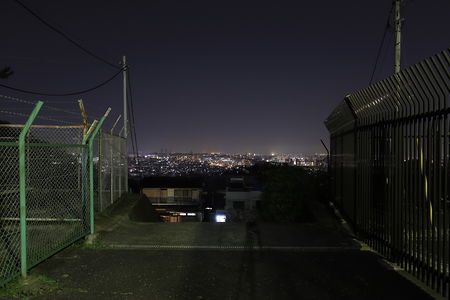 平山配水所前の夜景スポット写真（3）class=