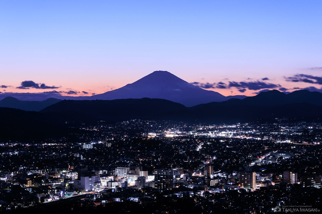 弘法山公園 権現山 公園展望台の夜景スポット写真（1）