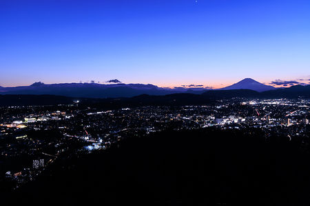 弘法山公園 権現山 公園展望台の夜景スポット写真（2）class=