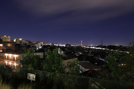 王禅寺エリアの住宅街の夜景を眺める