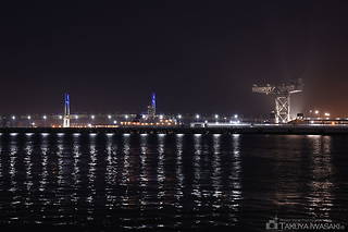 横浜ベイブリッジとハンマーヘッドの夜景